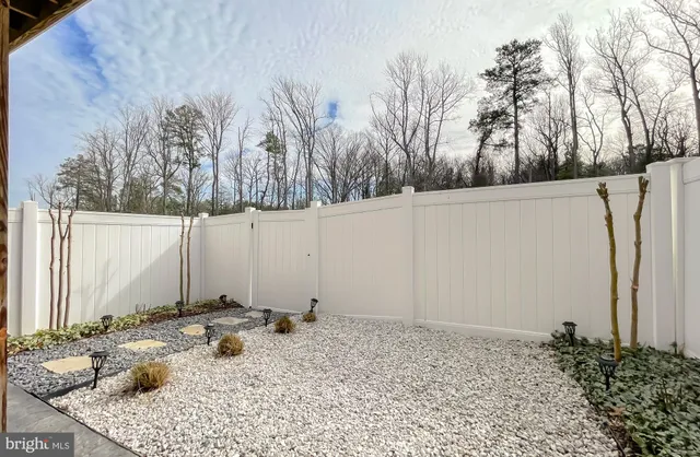 $2,950 | 23810 Myrtle Glen Way, California, MD 20619