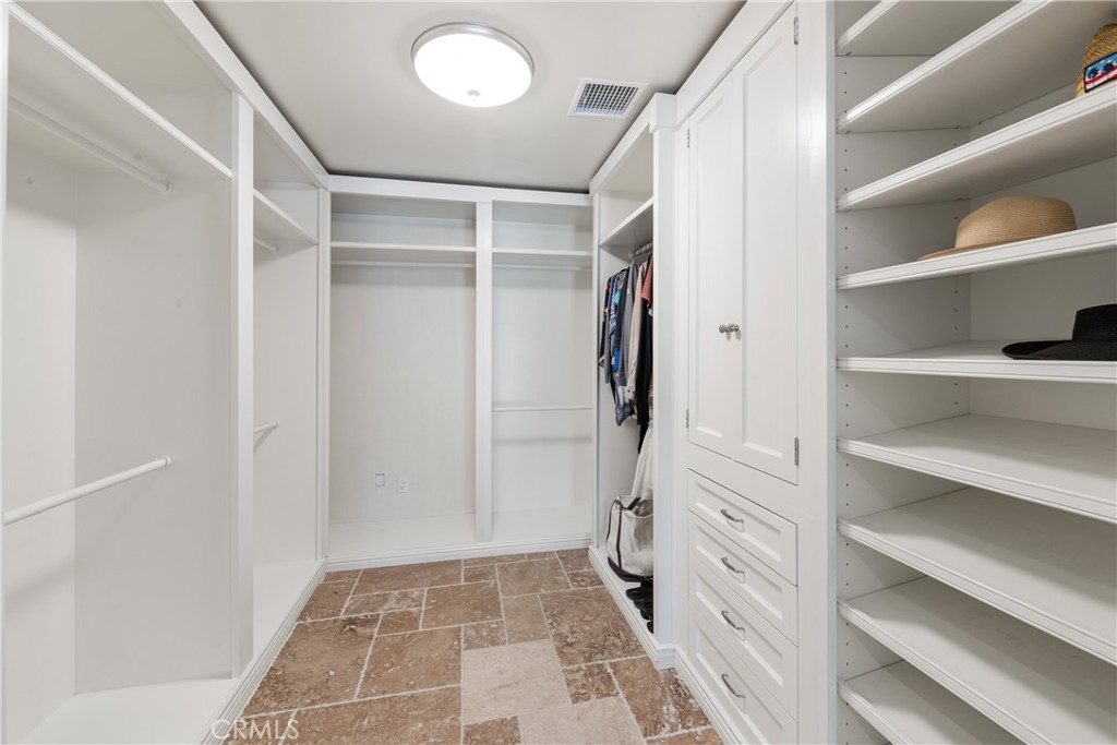 72408 Desert Drive Rancho Mirage, CA 92270 - Photo 17 of 42 Primary closet