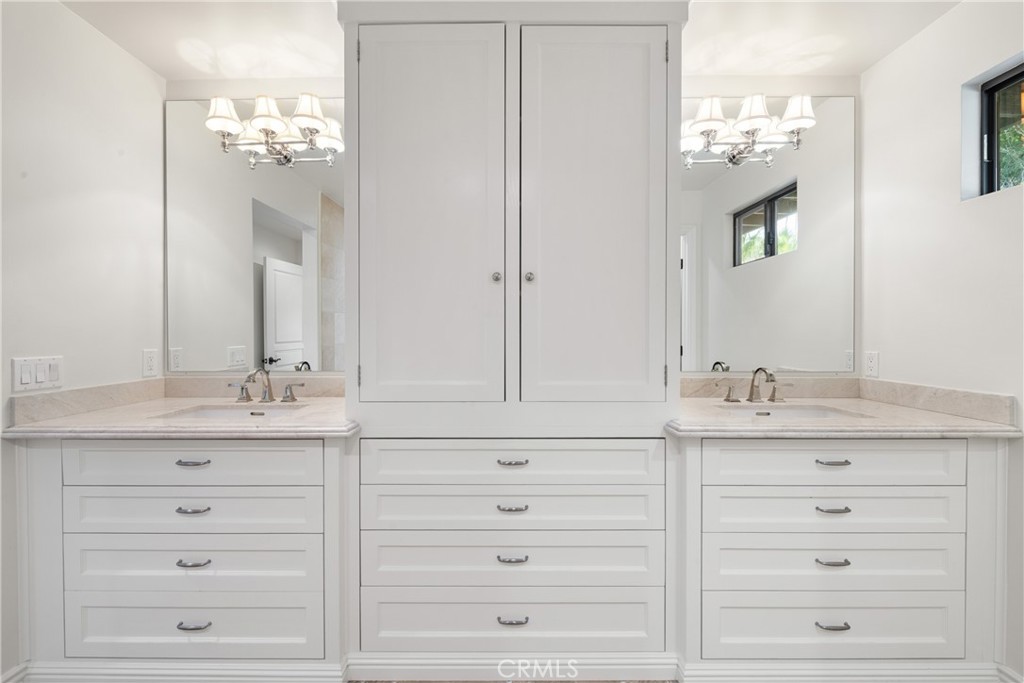 72408 Desert Drive Rancho Mirage, CA 92270 - Photo 18 of 42 Double sink in primary bathroom