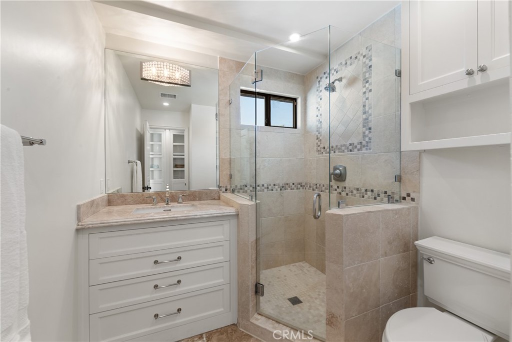 72408 Desert Drive Rancho Mirage, CA 92270 - Photo 20 of 42 Secondary bath with walk in shower