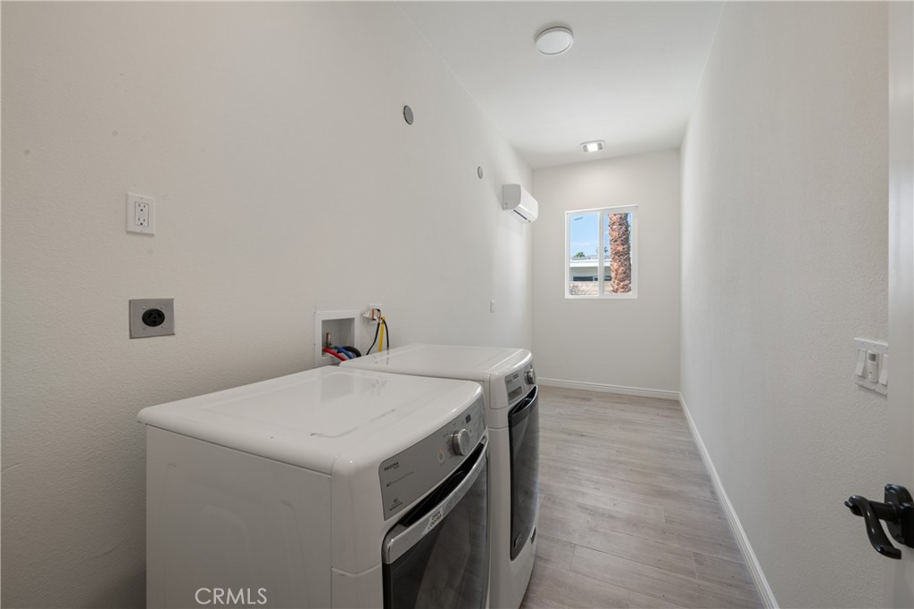 72408 Desert Drive Rancho Mirage, CA 92270 - Photo 24 of 42 Full laundry room space off of the garage