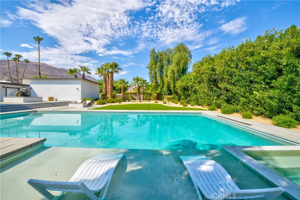 72408 Desert Drive Rancho Mirage, CA 92270 - Photo 30 of 42 Baja shelf with removable lounge chairs and umbrella inserts