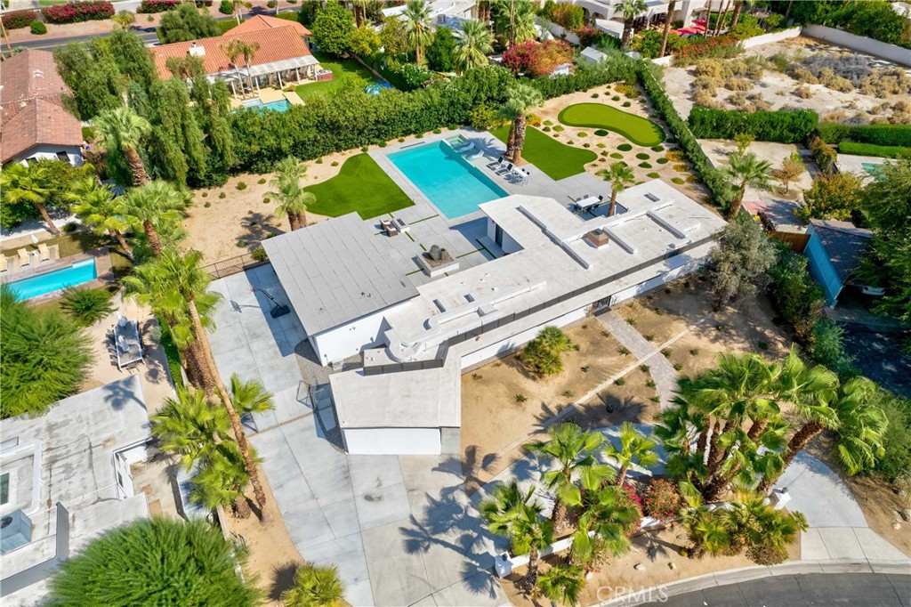 72408 Desert Drive Rancho Mirage, CA 92270 - Photo 37 of 42 Additional parking for 3 cars tandem