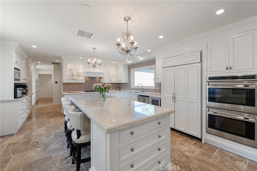 72408 Desert Drive Rancho Mirage, CA 92270 - Photo 4 of 42 Seating for 4 at the island