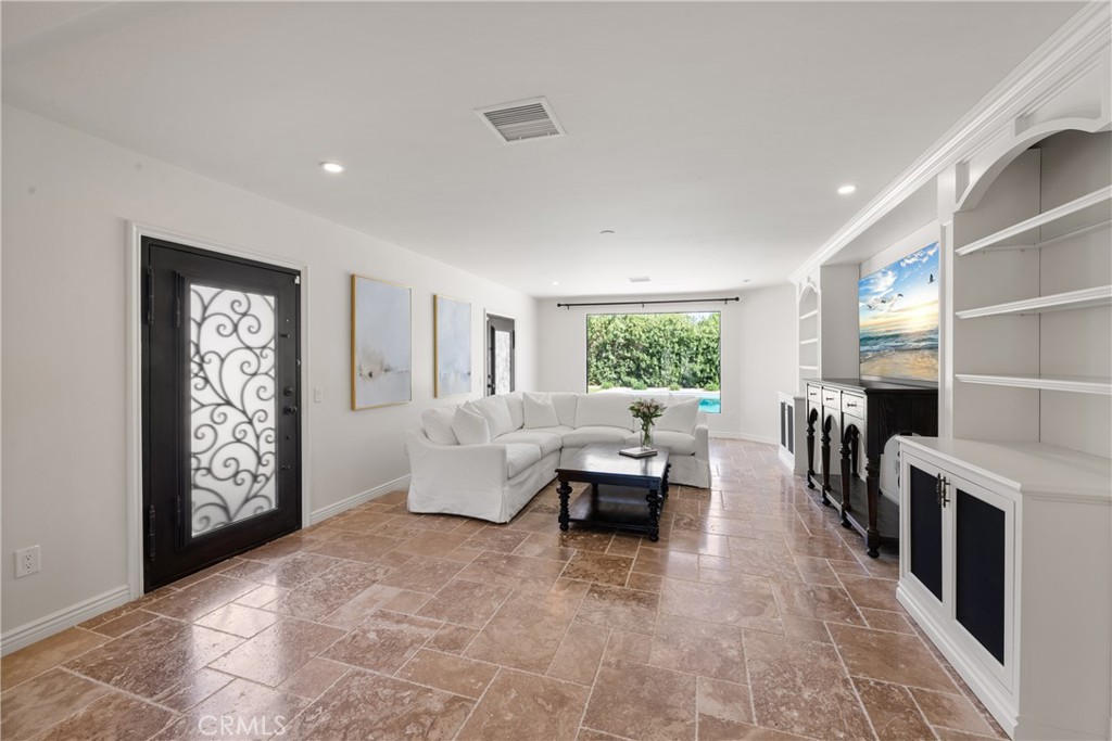 72408 Desert Drive Rancho Mirage, CA 92270 - Photo 10 of 42 Access to courtyard from livingroom