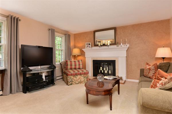 380 Holly Road Marshfield, MA 02050 - Photo 4 of 20 Gallery Image 4