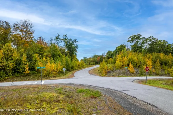 $33,500 | Lot 75 Summit Woods Road, Moscow, PA 18444