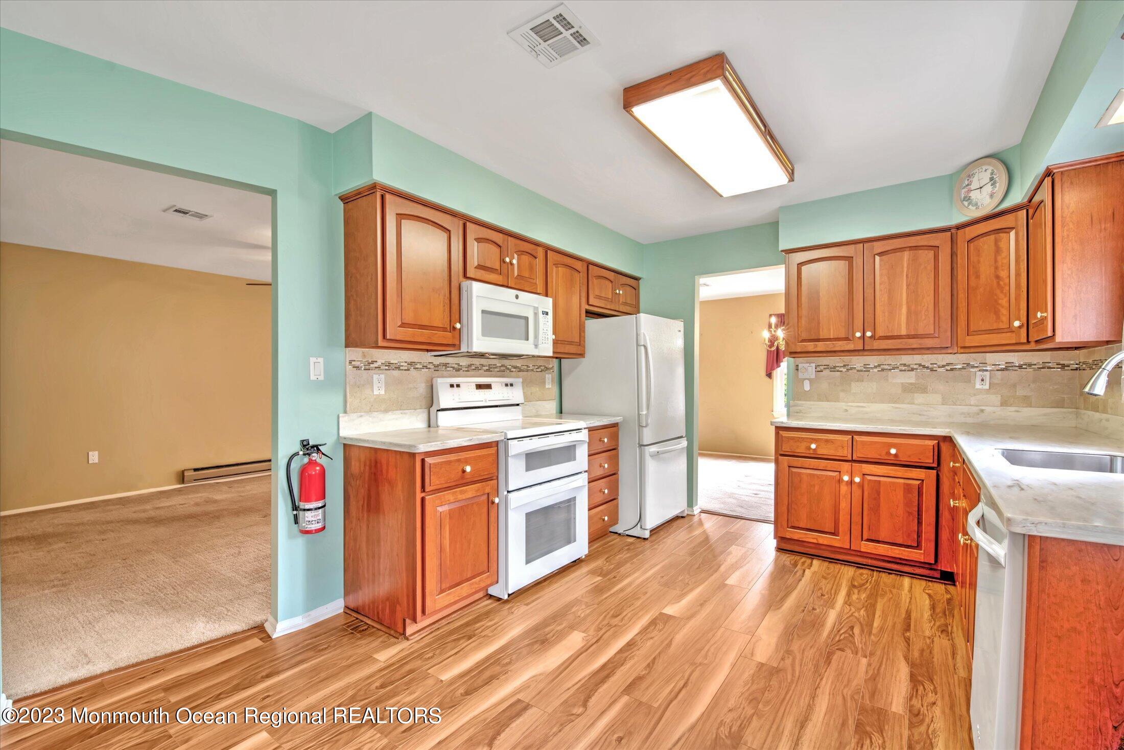 19 Carter Way Brick, NJ 08723 - Photo 21 of 50 21-KITCHEN
