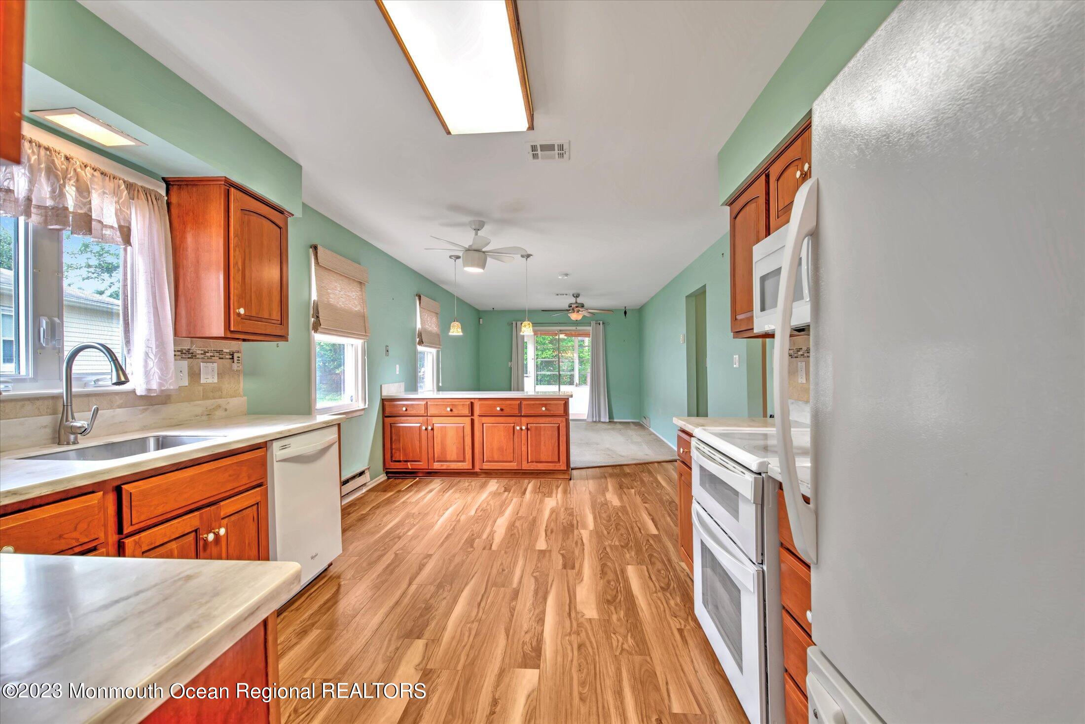 19 Carter Way Brick, NJ 08723 - Photo 22 of 50 22-KITCHEN