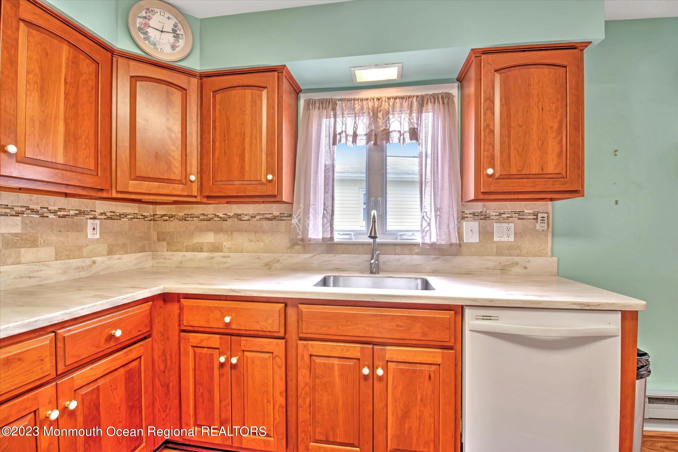 19 Carter Way Brick, NJ 08723 - Photo 24 of 50 24-KITCHEN
