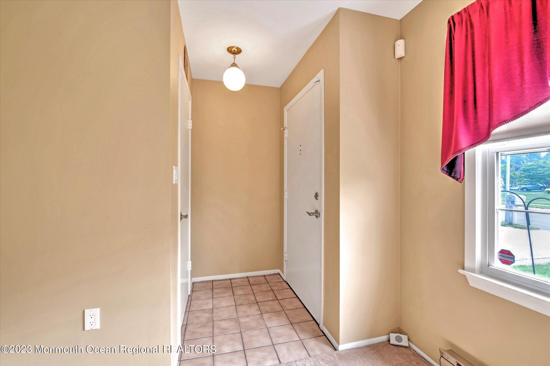 19 Carter Way Brick, NJ 08723 - Photo 6 of 50 06-FOYER
