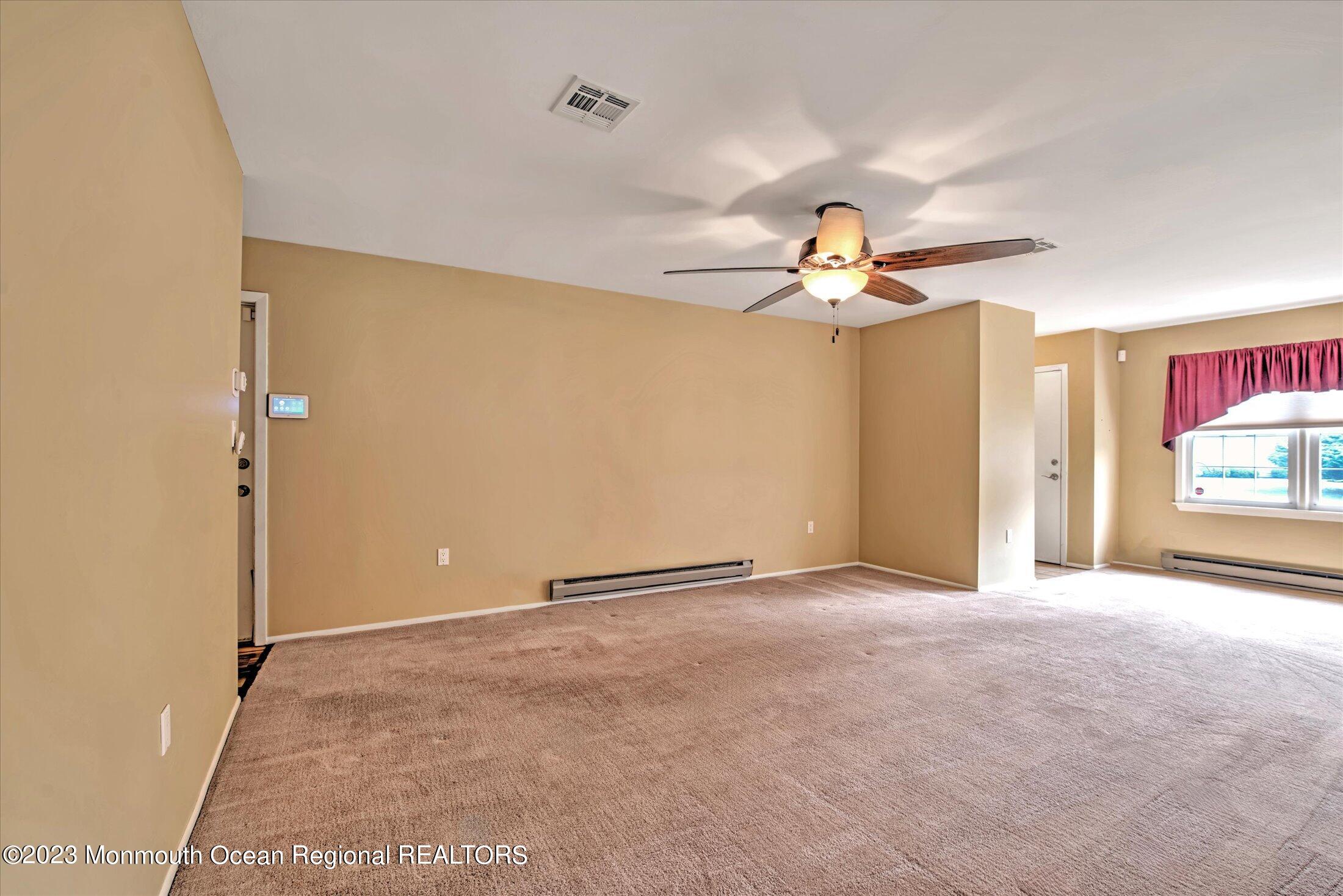 19 Carter Way Brick, NJ 08723 - Photo 10 of 50 10-LIVING ROOM