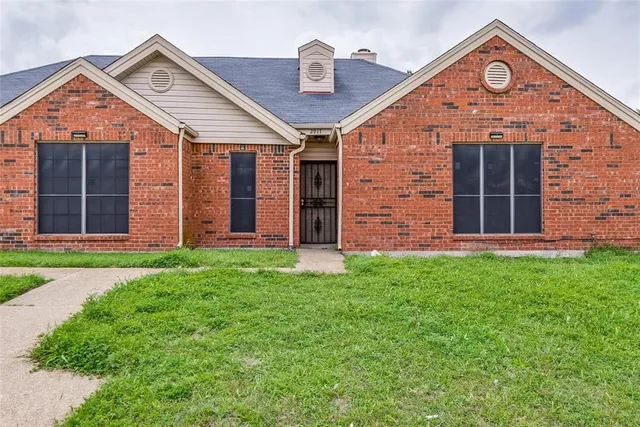 $195,000 | 2917 Tanglewood Drive, Lancaster, TX 75134