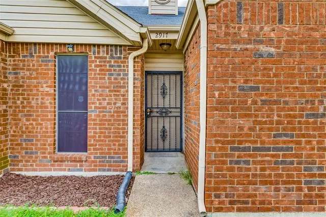 $195,000 | 2917 Tanglewood Drive, Lancaster, TX 75134