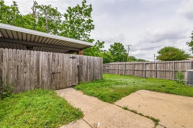 $195,000 | 2917 Tanglewood Drive, Lancaster, TX 75134