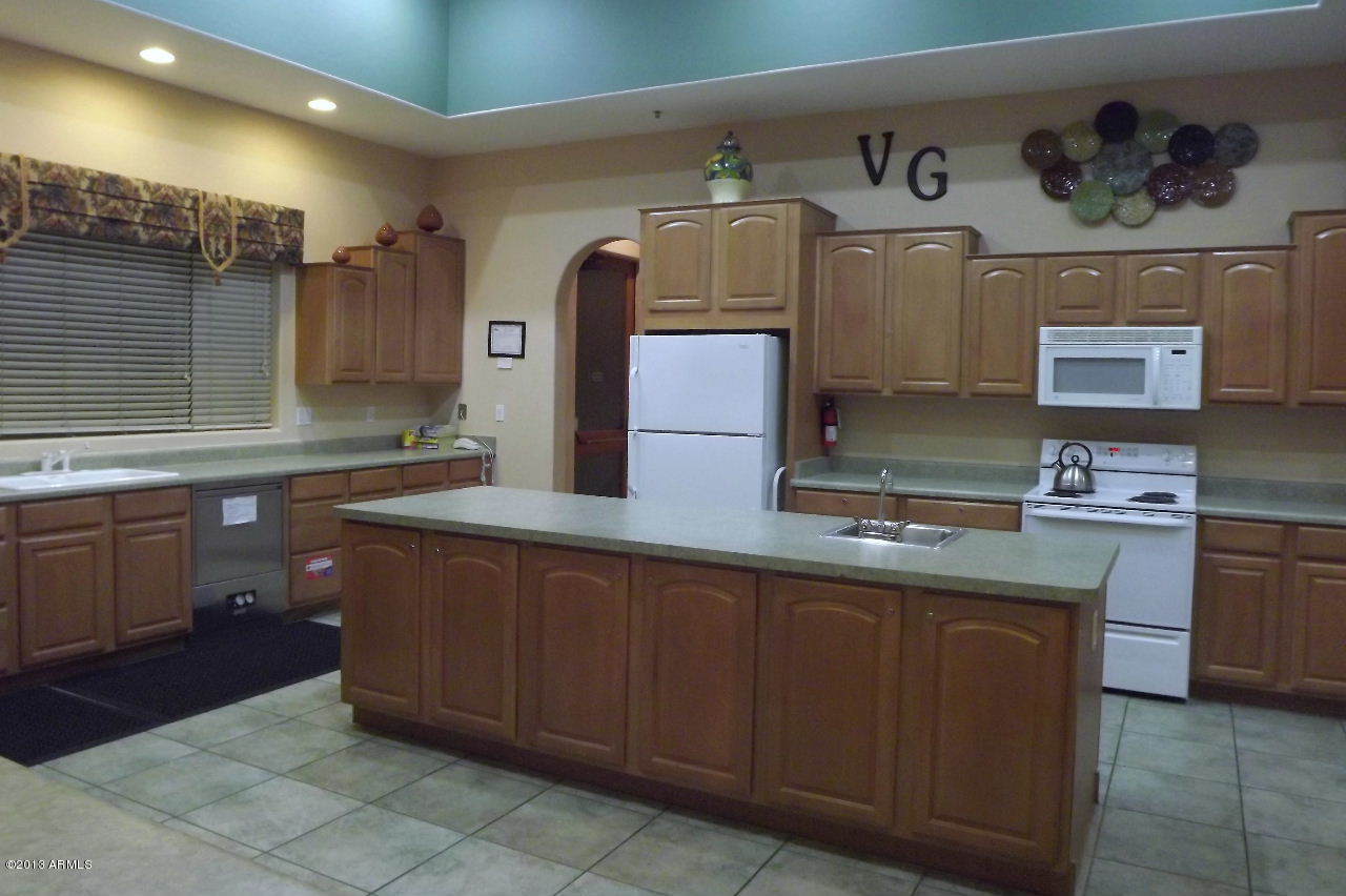4202 East Broadway Road, Unit 68 Mesa, AZ 85206 - Photo 23 of 35 Community Kitchen