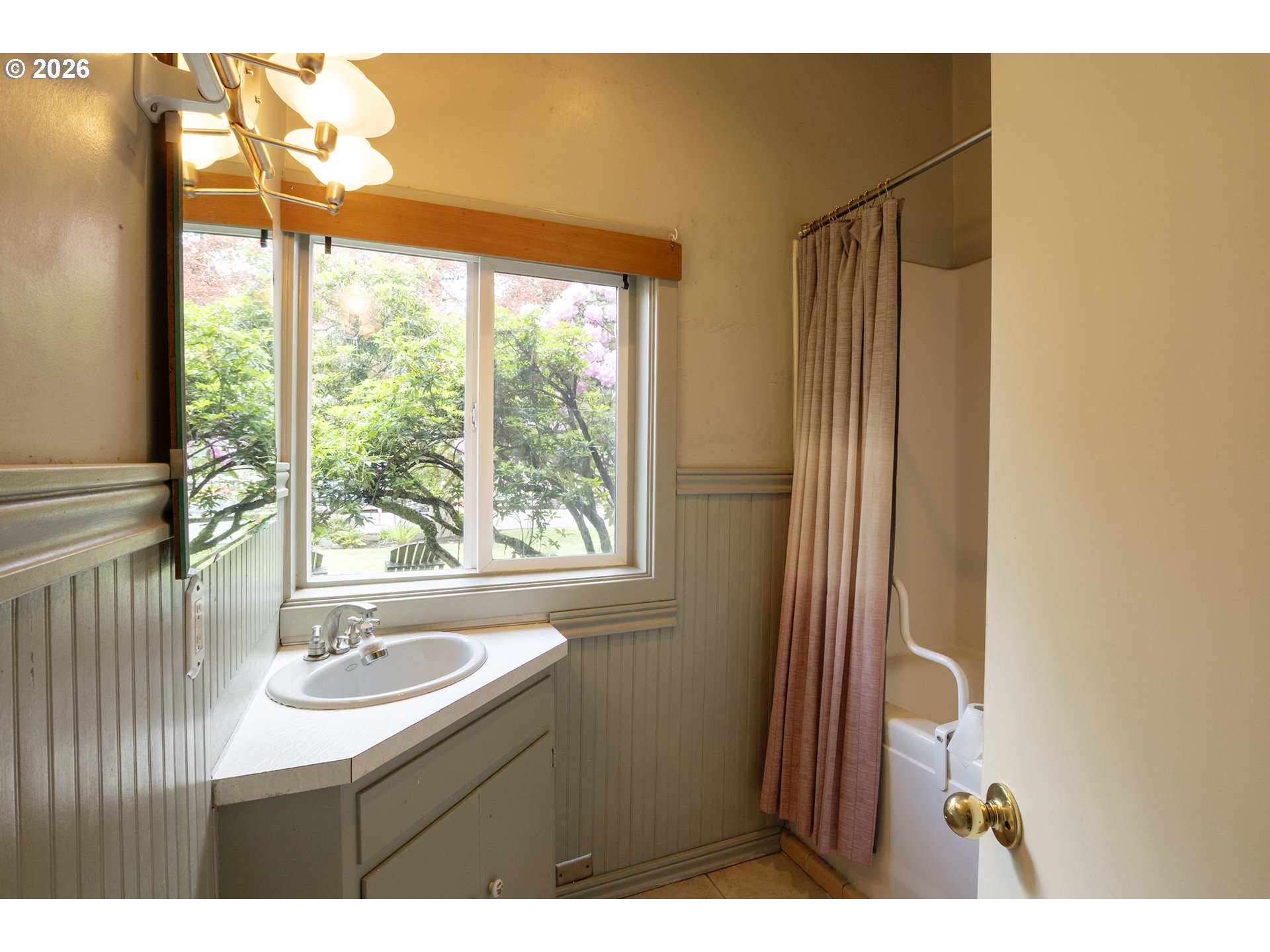 425 North 9th Street Cottage Grove, OR 97424 - Photo 25 of 48 Bathroom
