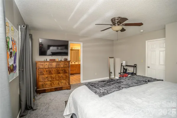 $379,500 | 5146 Olde School Drive, Hickory, NC 28602