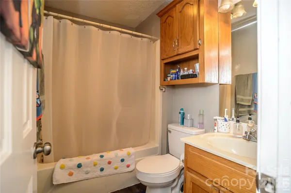 $379,500 | 5146 Olde School Drive, Hickory, NC 28602