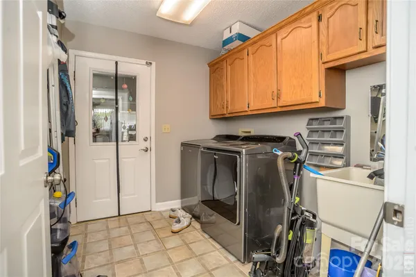 $379,500 | 5146 Olde School Drive, Hickory, NC 28602