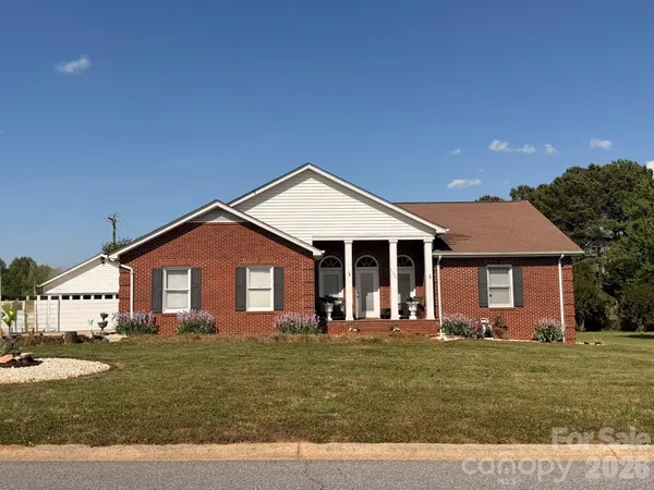 $379,500 | 5146 Olde School Drive, Hickory, NC 28602