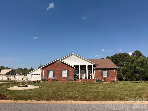 $379,500 | 5146 Olde School Drive, Hickory, NC 28602