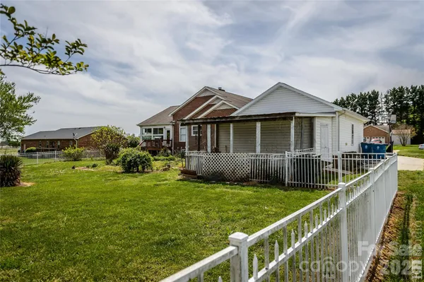 $379,500 | 5146 Olde School Drive, Hickory, NC 28602