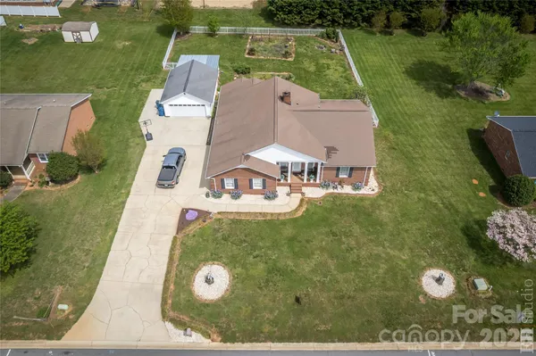 $379,500 | 5146 Olde School Drive, Hickory, NC 28602