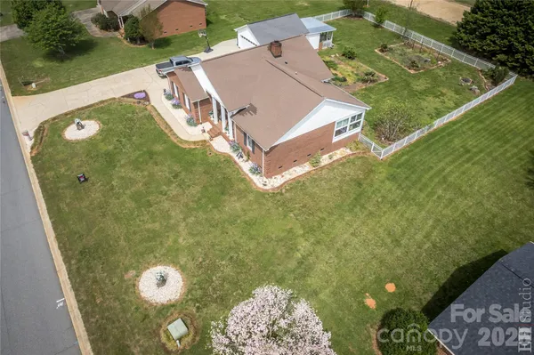 $379,500 | 5146 Olde School Drive, Hickory, NC 28602