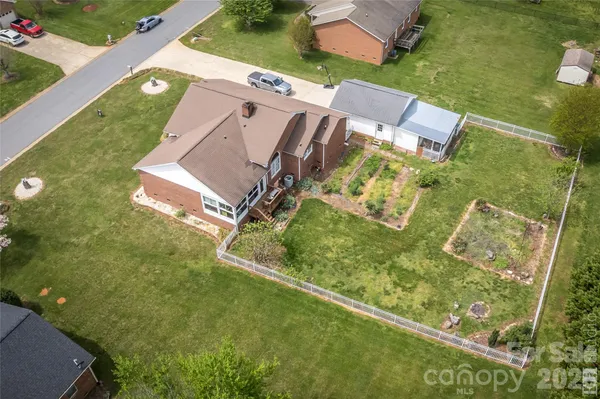 $379,500 | 5146 Olde School Drive, Hickory, NC 28602