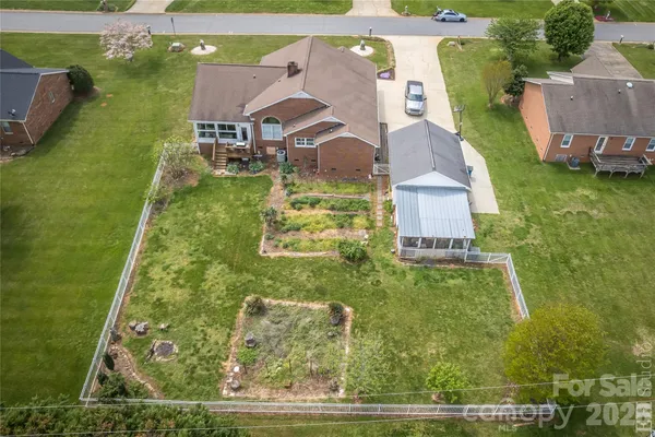 $379,500 | 5146 Olde School Drive, Hickory, NC 28602