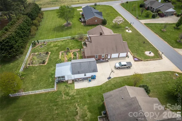 $379,500 | 5146 Olde School Drive, Hickory, NC 28602