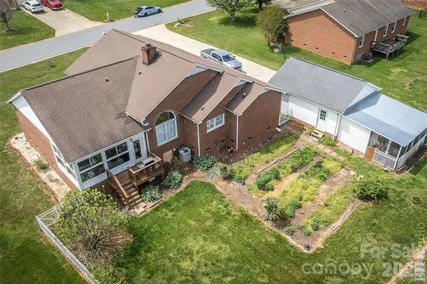 $379,500 | 5146 Olde School Drive, Hickory, NC 28602