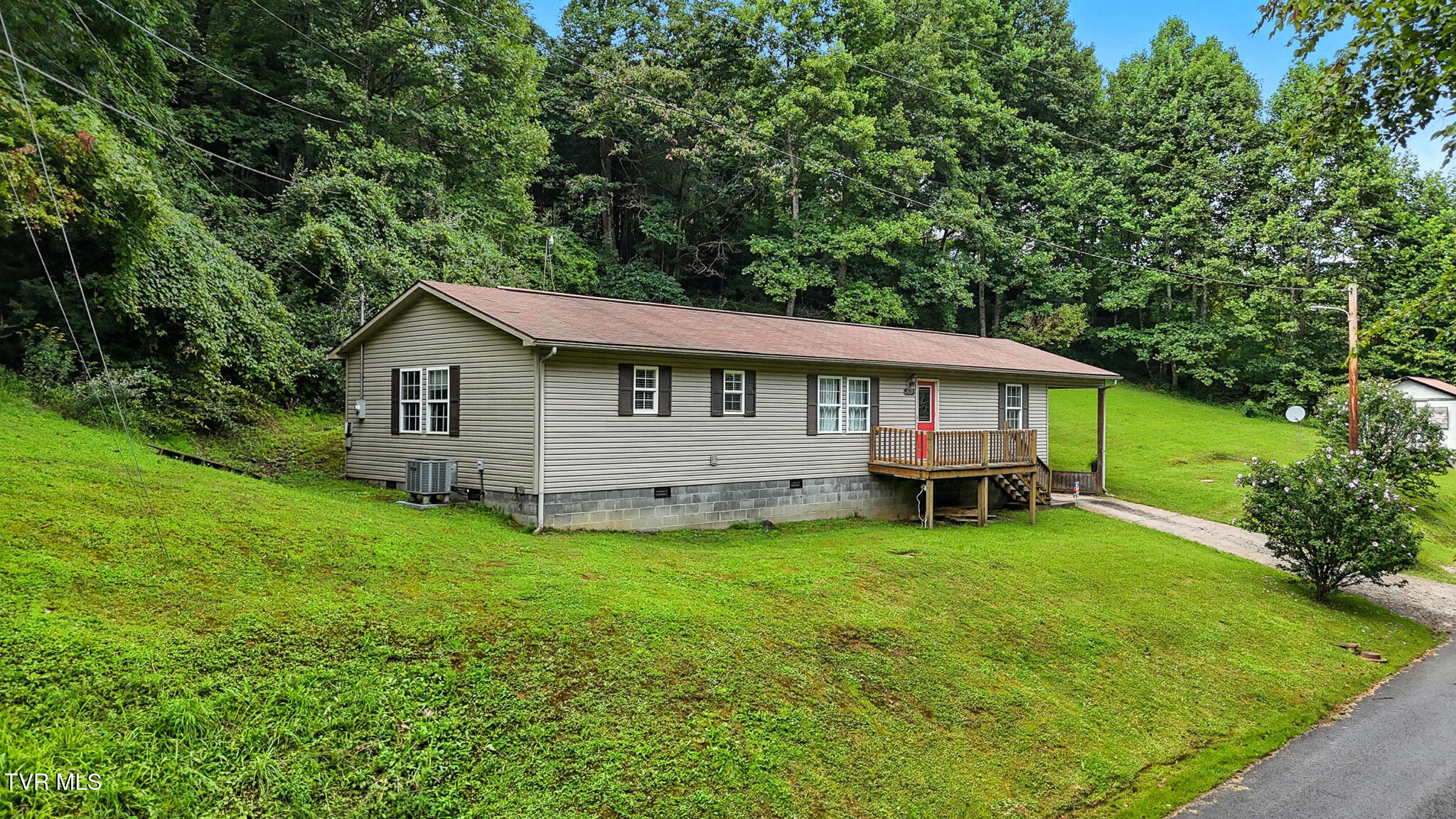 9639 Cumberland Road Pound, VA 24279 - Photo 2 of 39 IMG_6310