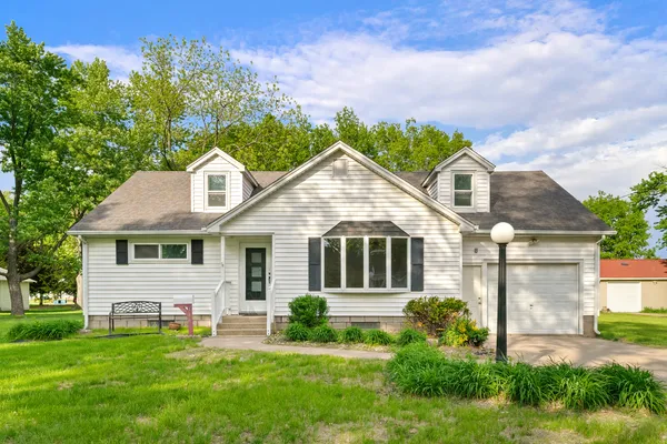 $235,000 | 316 8th Avenue, Camanche, IA 52730
