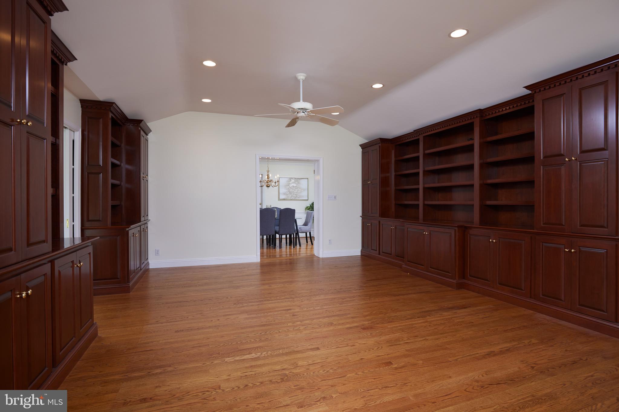 6615 Rannoch Road Bethesda, MD 20817 - Photo 14 of 52