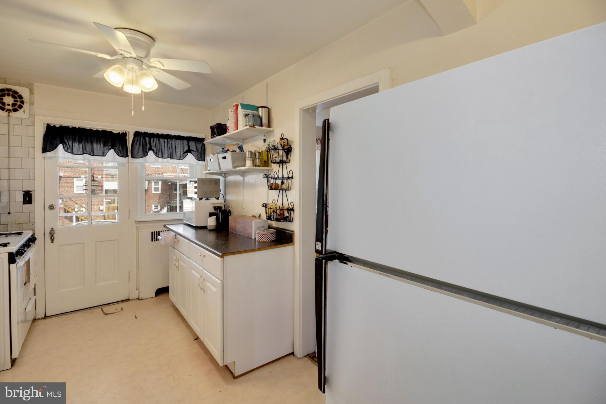 425 Academy Road Baltimore, MD 21228 - Photo 13 of 31 Kitchen