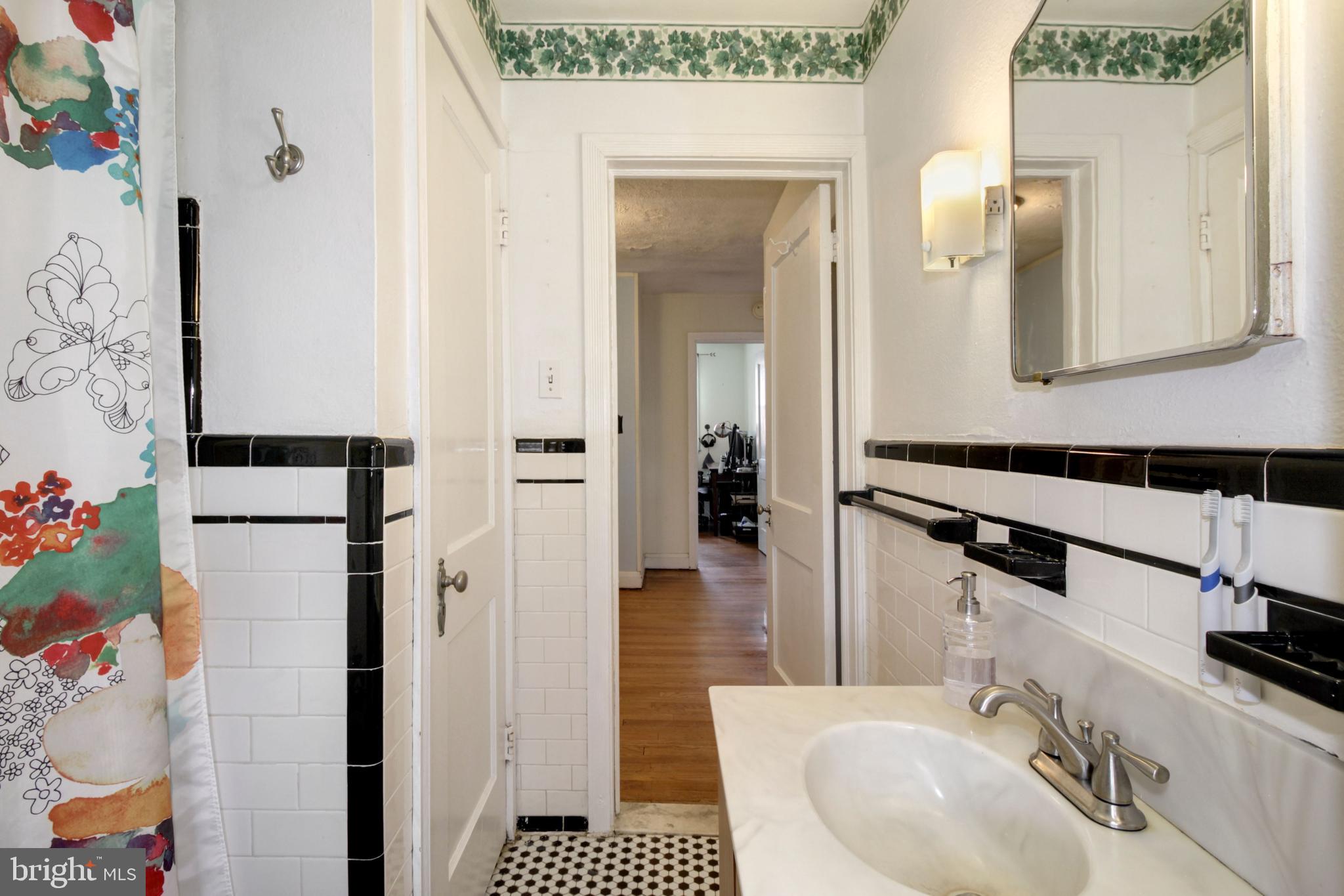 425 Academy Road Baltimore, MD 21228 - Photo 22 of 31 Full Bath
