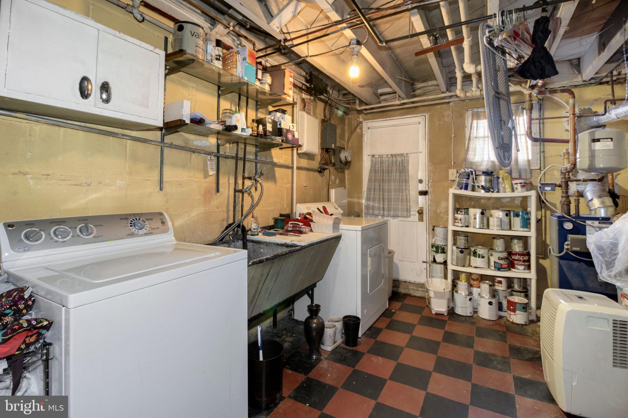425 Academy Road Baltimore, MD 21228 - Photo 28 of 31 Laundry Room
