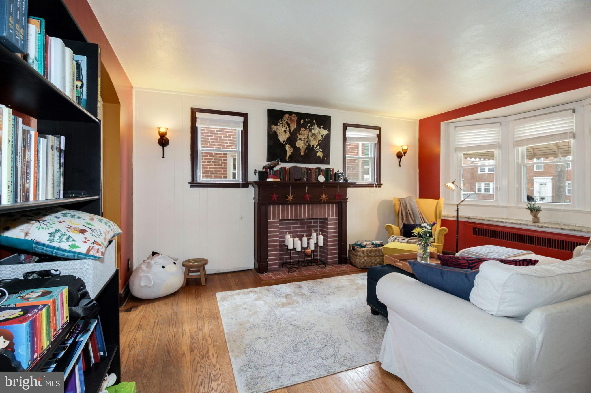 425 Academy Road Baltimore, MD 21228 - Photo 6 of 31 Living Room