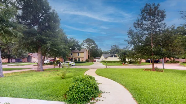 $2,895 | 811 Devonport Lane, Seabrook, TX 77586