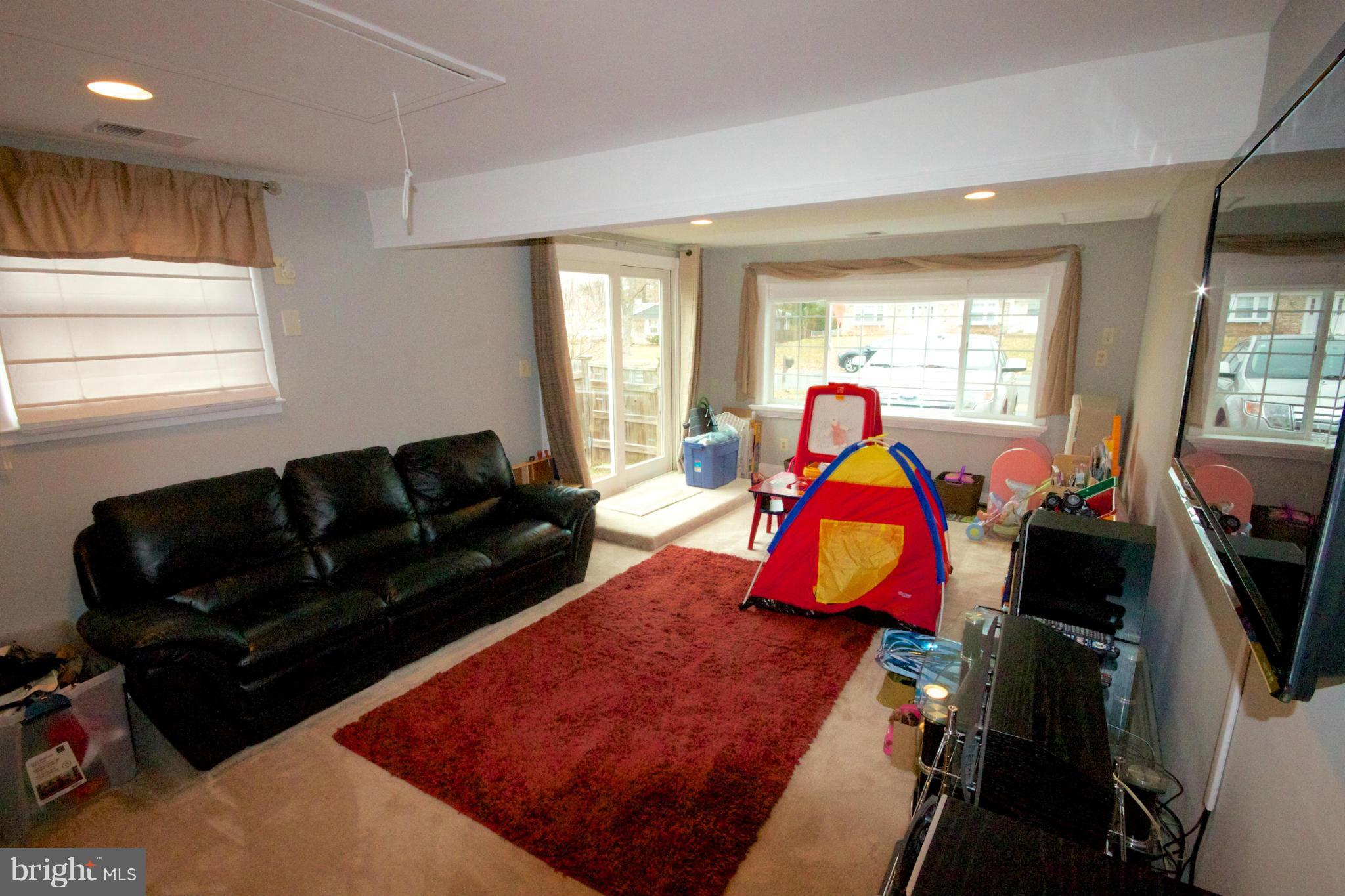13133 Poplar Tree Road Fairfax, VA 22033 - Photo 11 of 25 Interior (General)