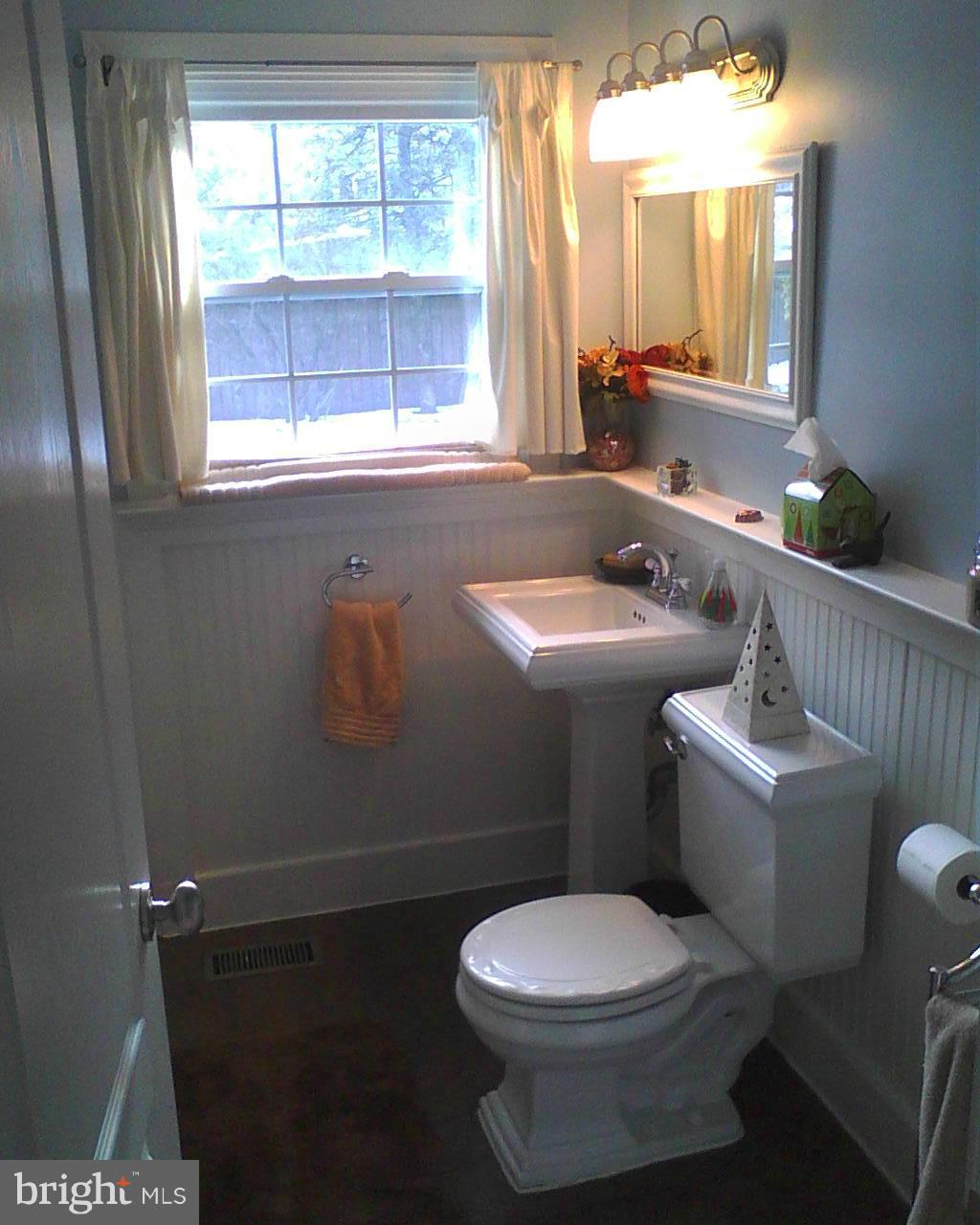 13133 Poplar Tree Road Fairfax, VA 22033 - Photo 14 of 25 Bath