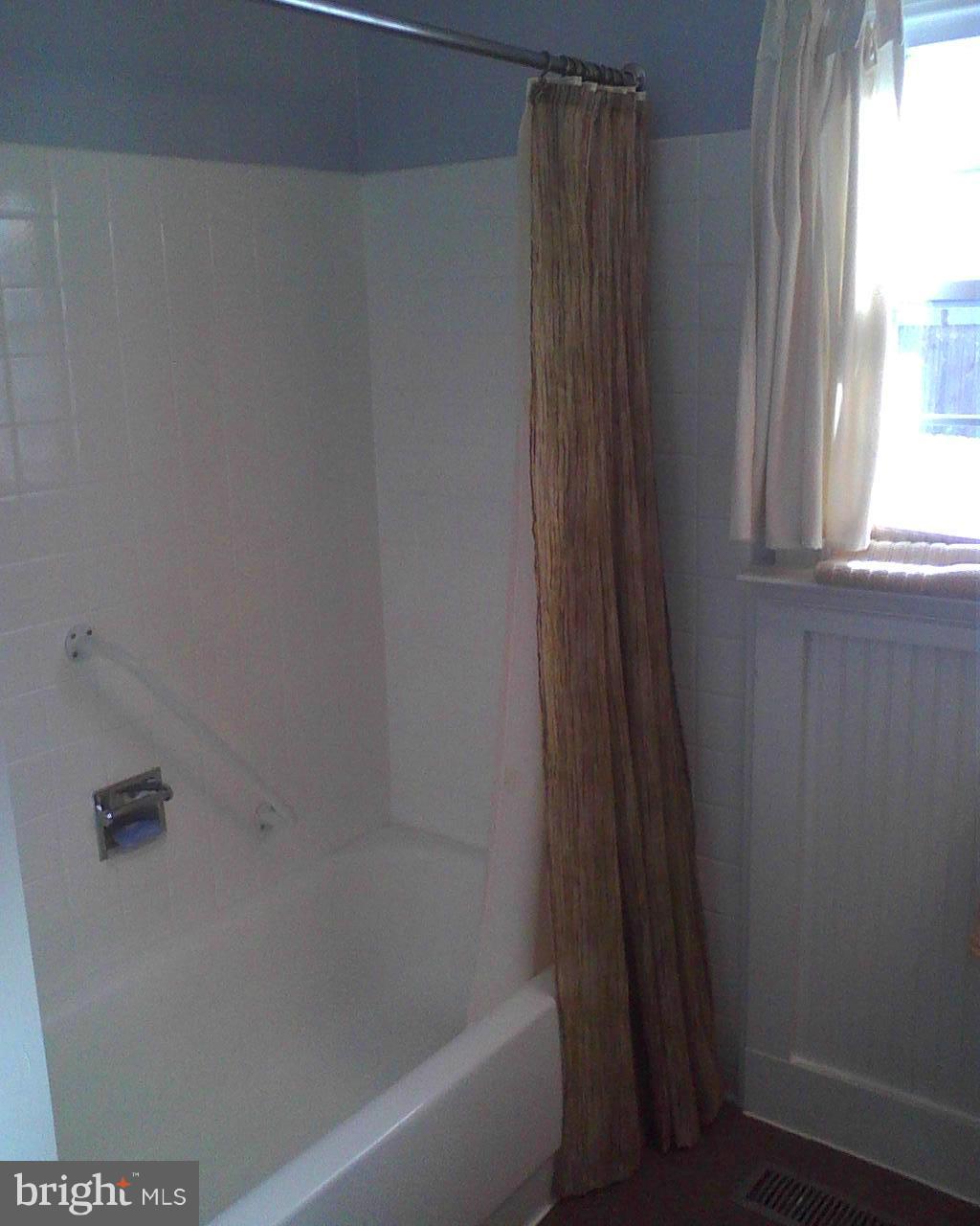 13133 Poplar Tree Road Fairfax, VA 22033 - Photo 15 of 25 Bath