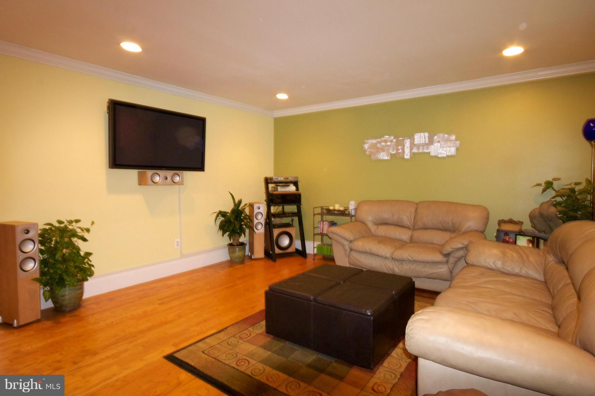 13133 Poplar Tree Road Fairfax, VA 22033 - Photo 4 of 25 Family Room