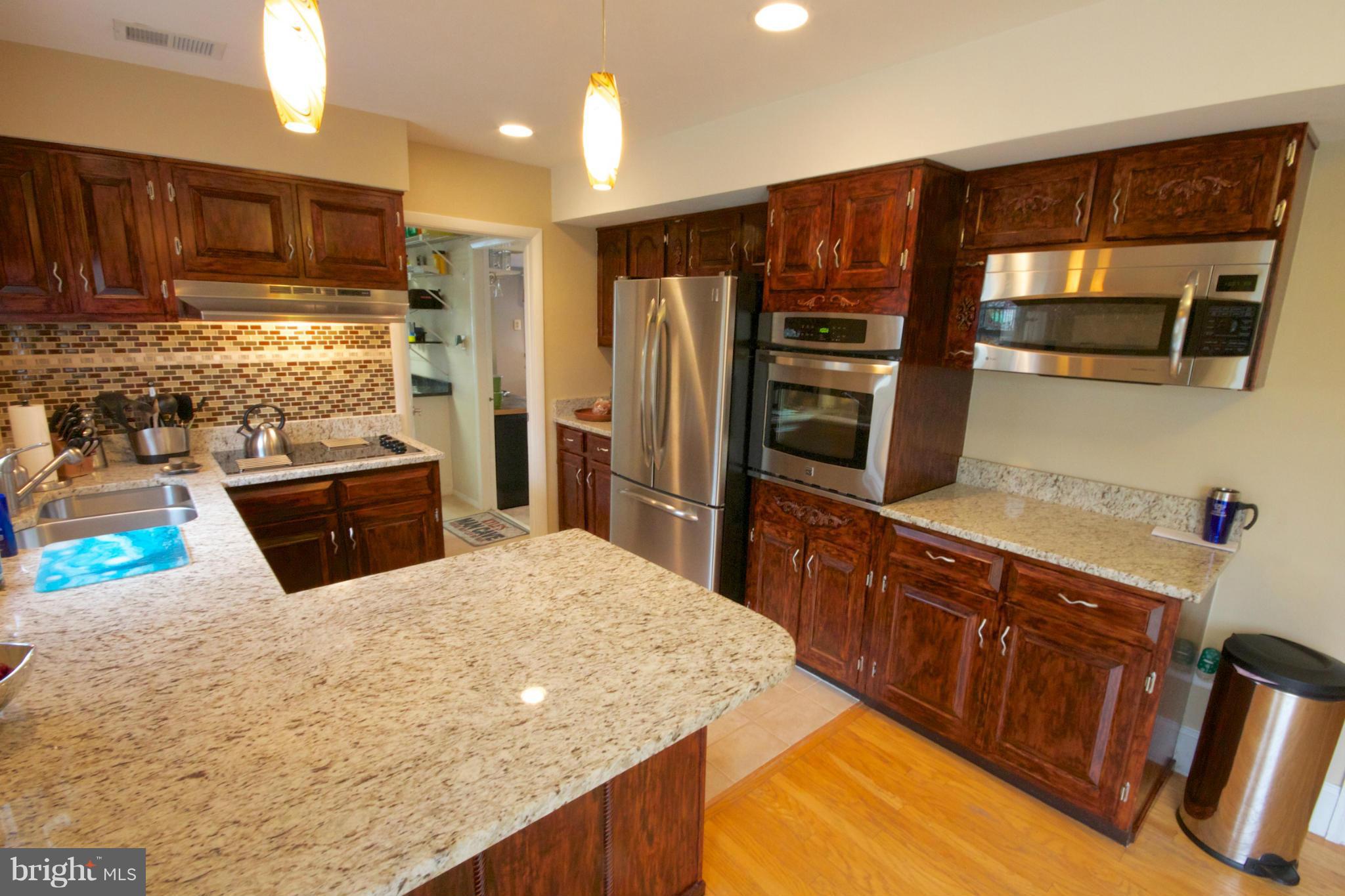 13133 Poplar Tree Road Fairfax, VA 22033 - Photo 6 of 25 Kitchen