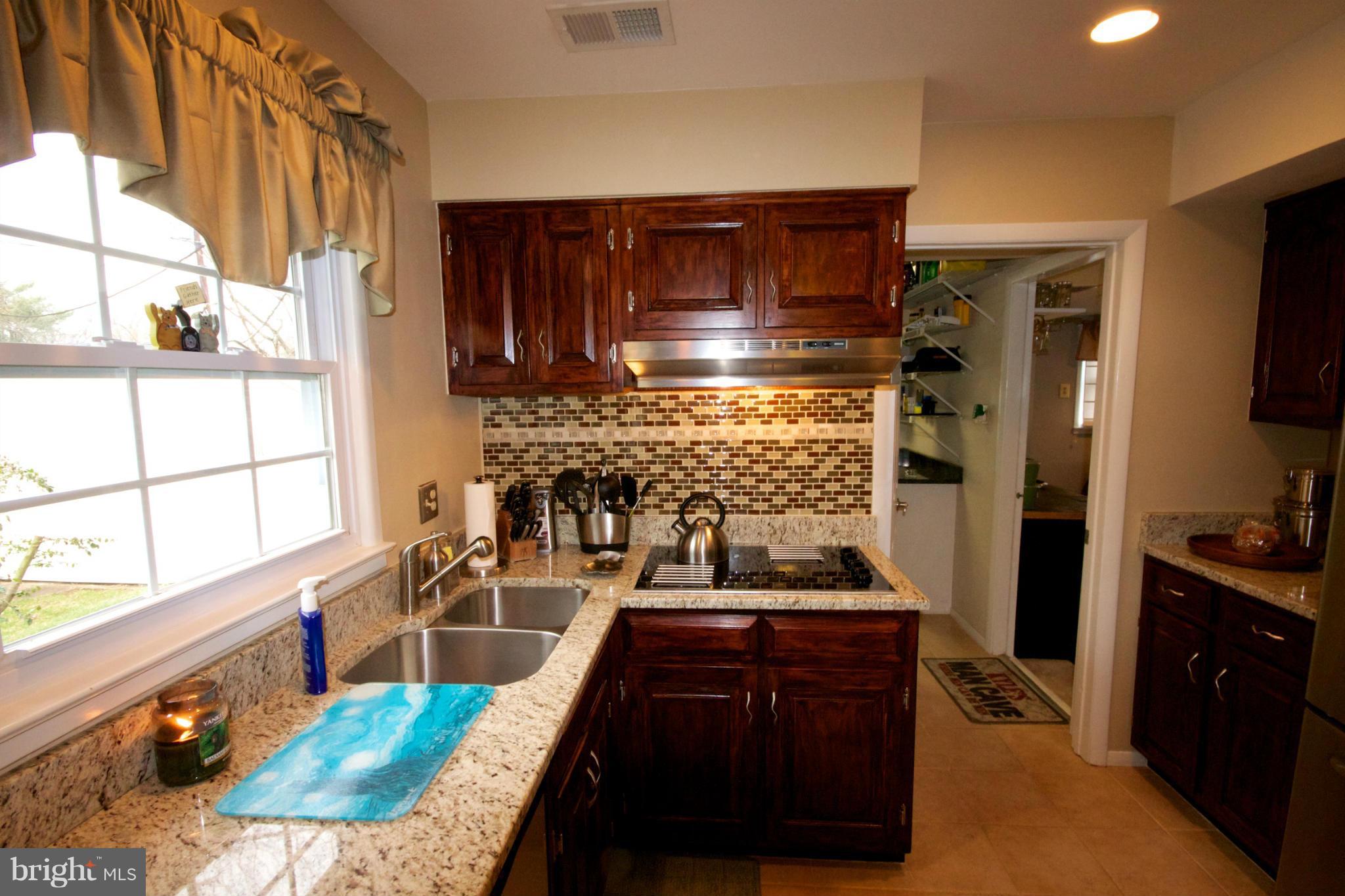 13133 Poplar Tree Road Fairfax, VA 22033 - Photo 7 of 25 Kitchen
