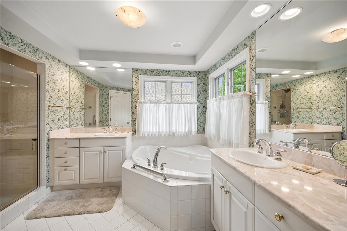 2288 Royal Ridge Drive Northbrook, IL 60062 - Photo 16 of 29