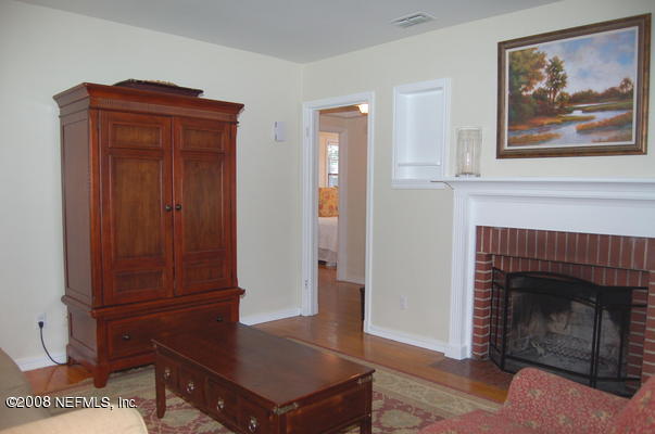 1552 Charon Road Jacksonville, FL 32205 - Photo 11 of 17 Living Room