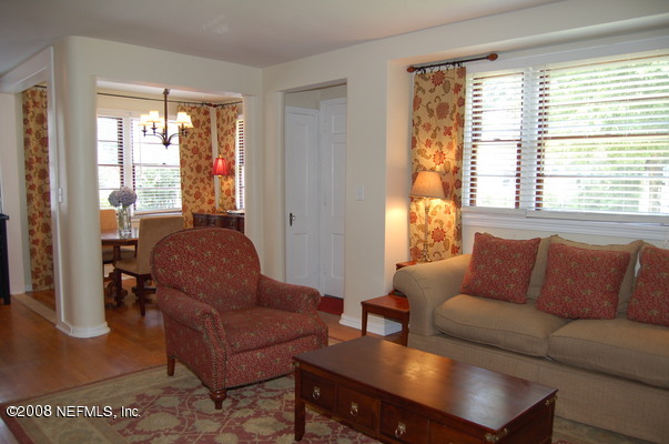 1552 Charon Road Jacksonville, FL 32205 - Photo 2 of 17 Living Room